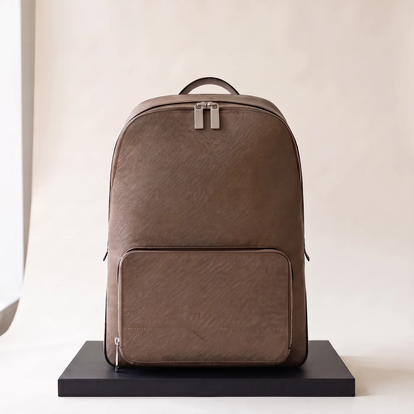 Black V-Line Essential backpack