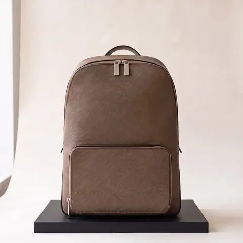 Black V-Line Essential backpack