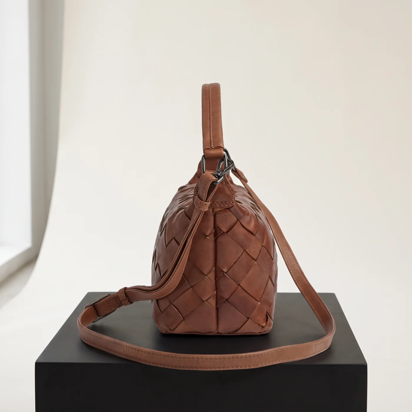 Cognac LotusMBG bag, woven, view