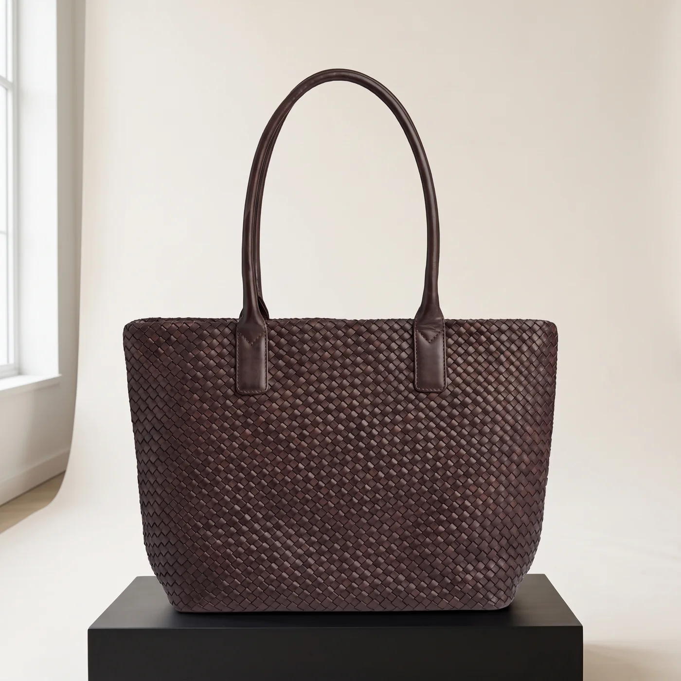Dark brown WrenMBG shopper, weave, view