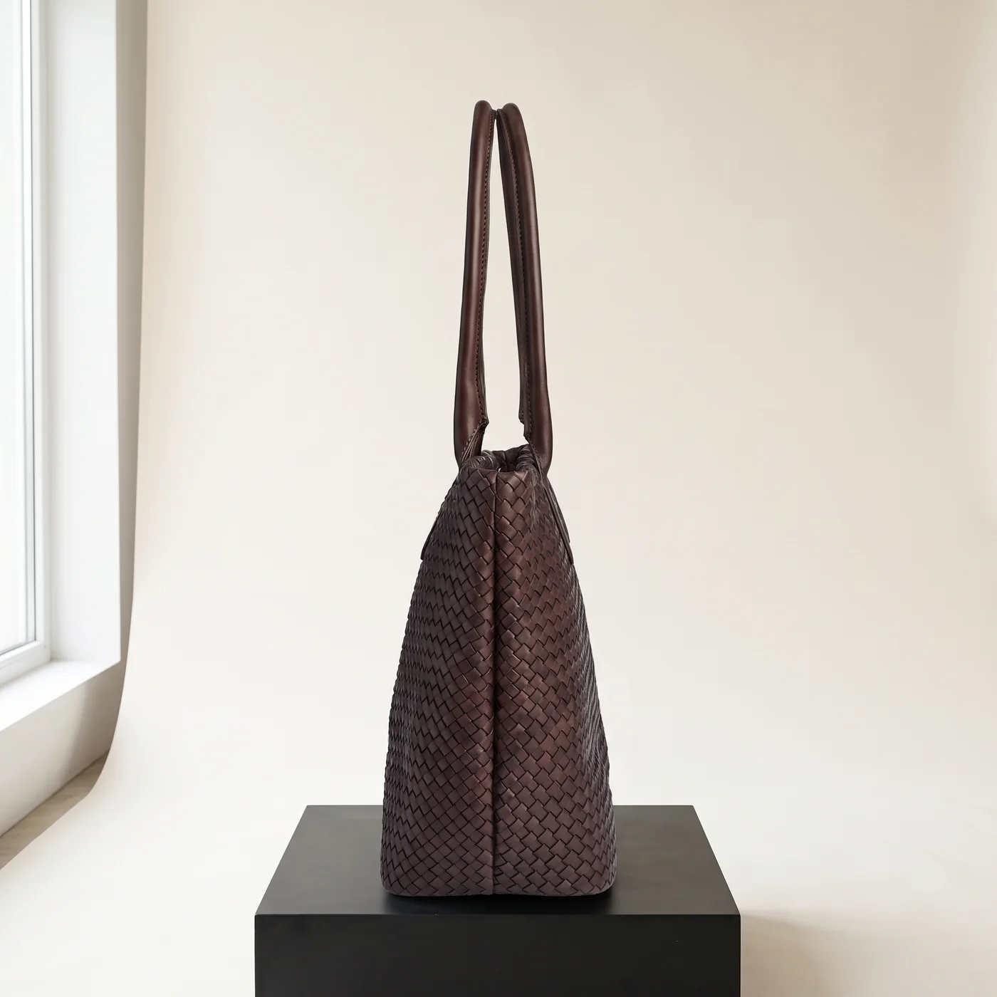 Dark brown WrenMBG shopper, weave, view