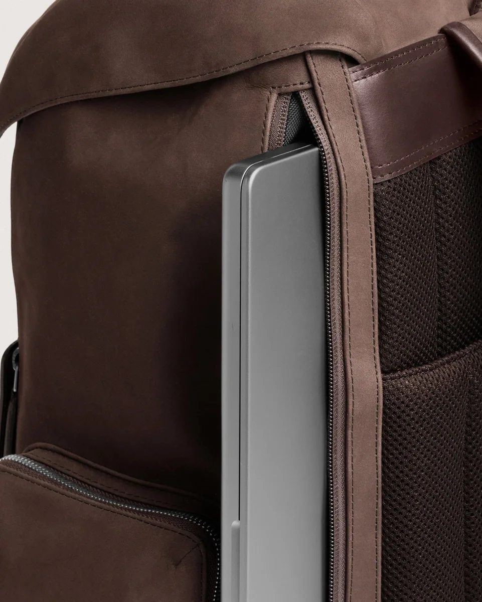 Chocolate Traverse backpack, nubuck, view 3