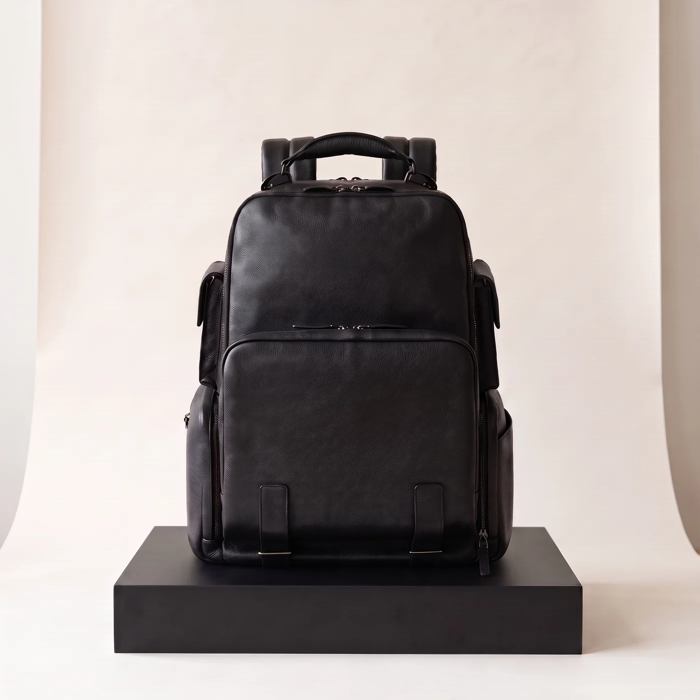 Black Fast-check travel backpack 15.6", view